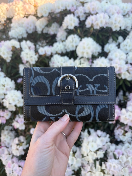 Coach Handbags - Coach Hampton Signature Wallet - Vintage